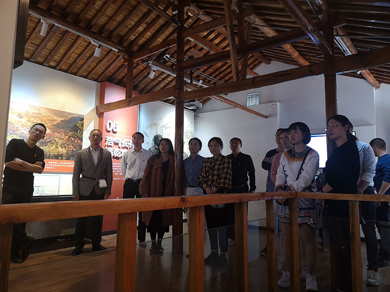 區(qū)城建投黨支部開(kāi)展革命傳統(tǒng)教育“緬懷先烈、重溫誓詞”主題黨日活動(dòng)