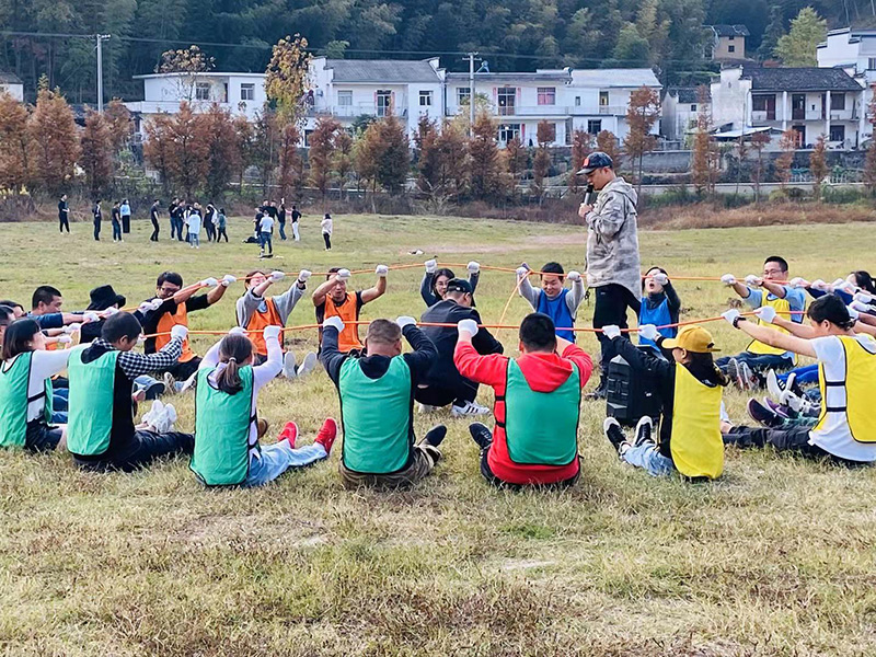 不忘初心、繼續(xù)前行、同心同行、勇攀高峰——屯溪城建投公司開(kāi)展“不忘初心、牢記使命”主題教育素質(zhì)拓展訓(xùn)練