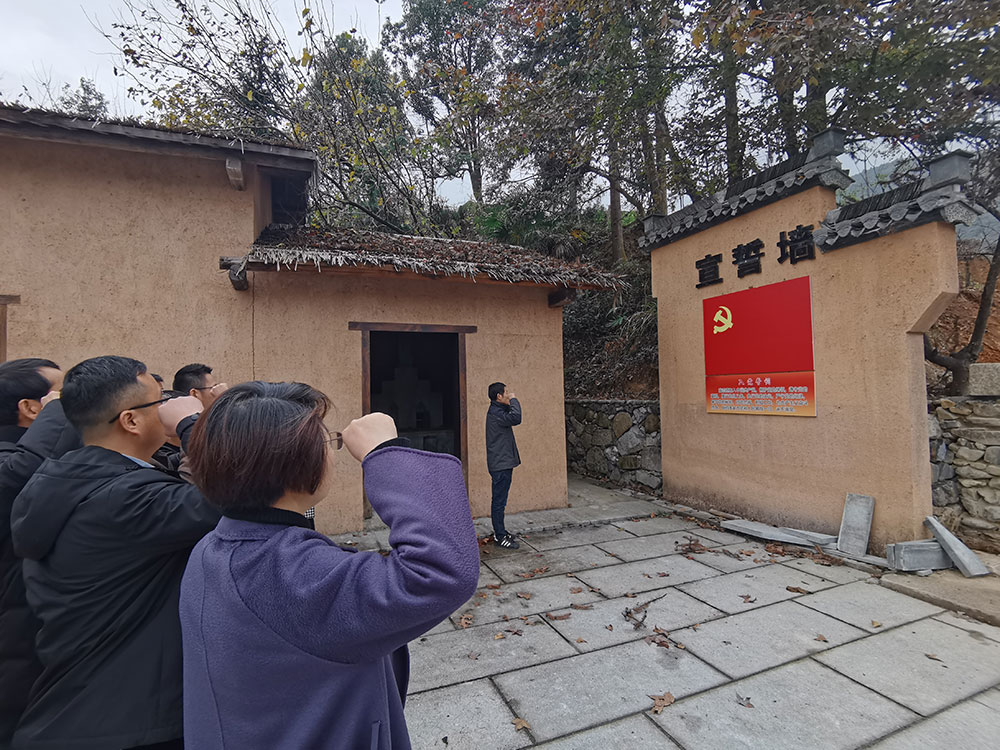 屯溪城建投公司黨支部開展“走進(jìn)紅色記憶、傳承初心使命”主題黨日活動(dòng)