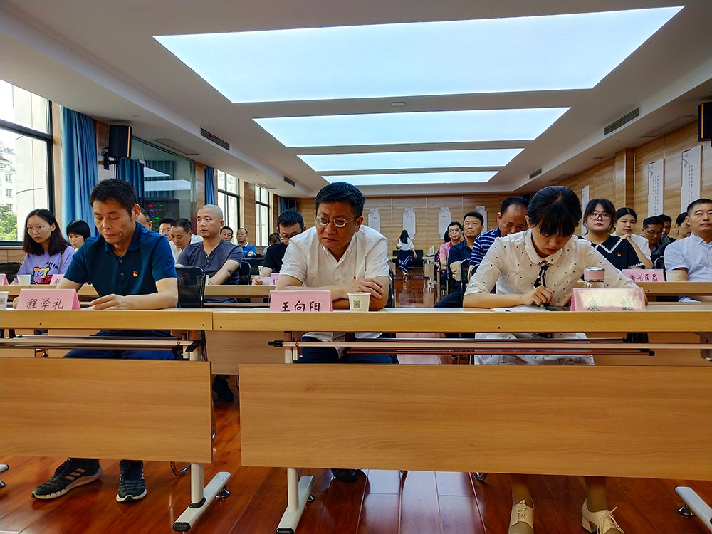 屯溪城建投公司黨支部參加黃山市“小個?！秉h組織“啟航新征程 永遠跟黨走”主題宣講暨成果展活動