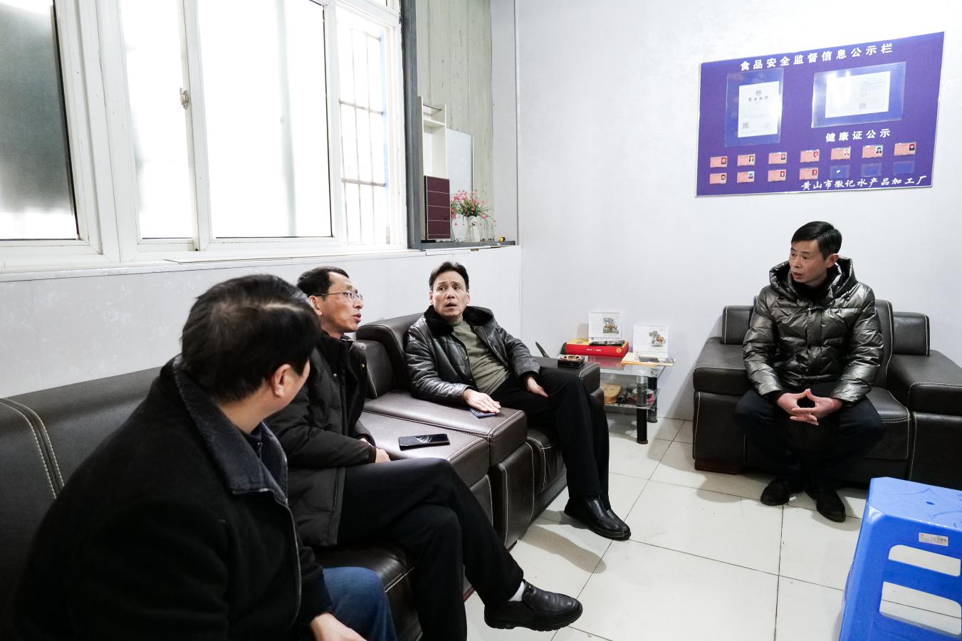 “一改兩為五做到 深走實(shí)訪解企憂(yōu)”屯溪區(qū)國(guó)投集團(tuán)開(kāi)展二月主題黨日活動(dòng)