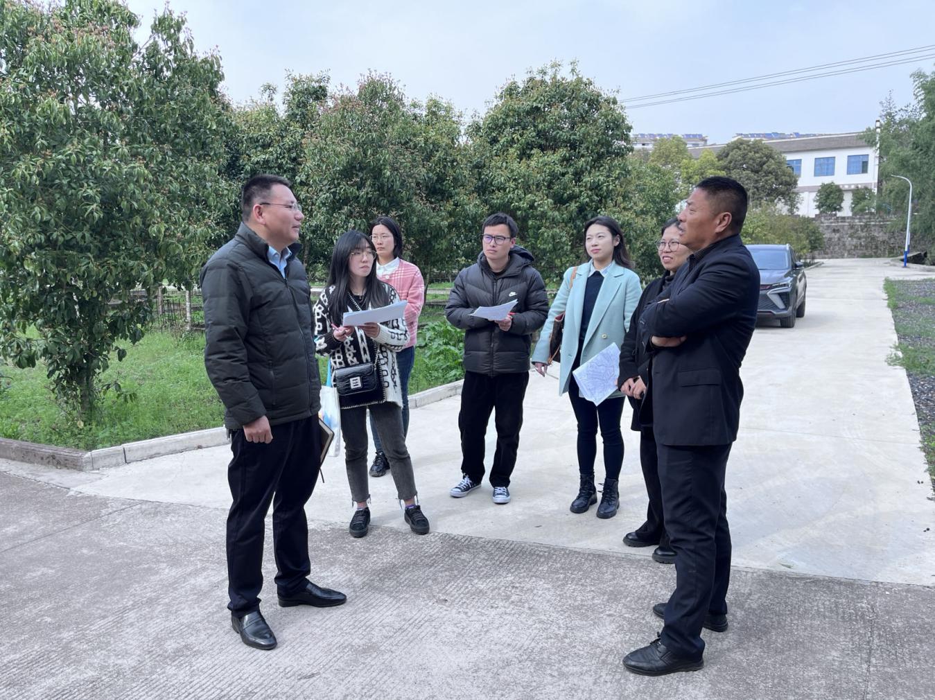 深入鳳霞走訪調研，助推基金小村項目