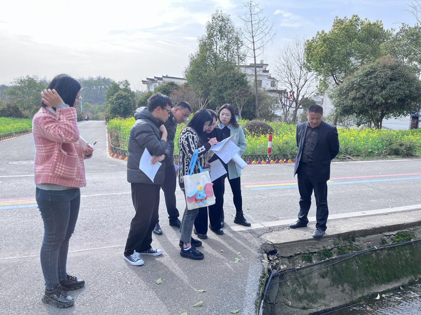 深入鳳霞走訪調研，助推基金小村項目