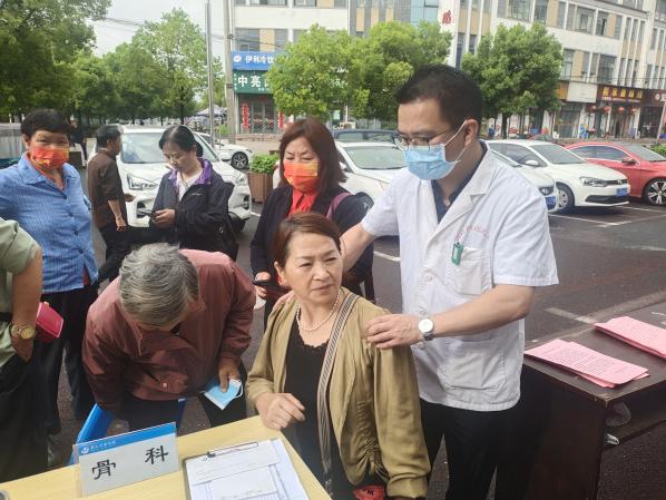 百姓健康系我心，黨員服務(wù)進(jìn)社區(qū)