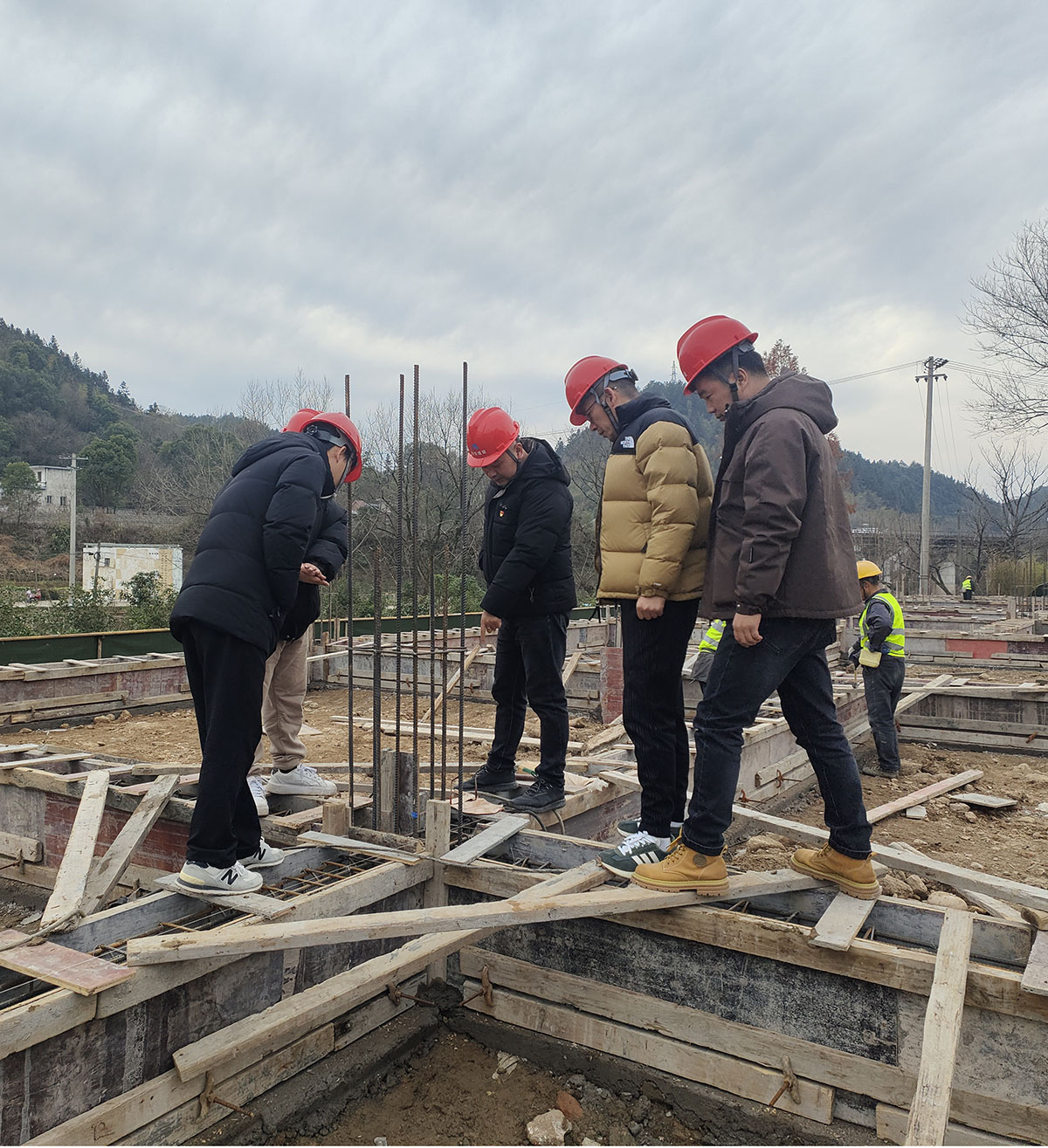 黨建引領(lǐng)進(jìn)工地，支部聯(lián)動(dòng)促發(fā)展