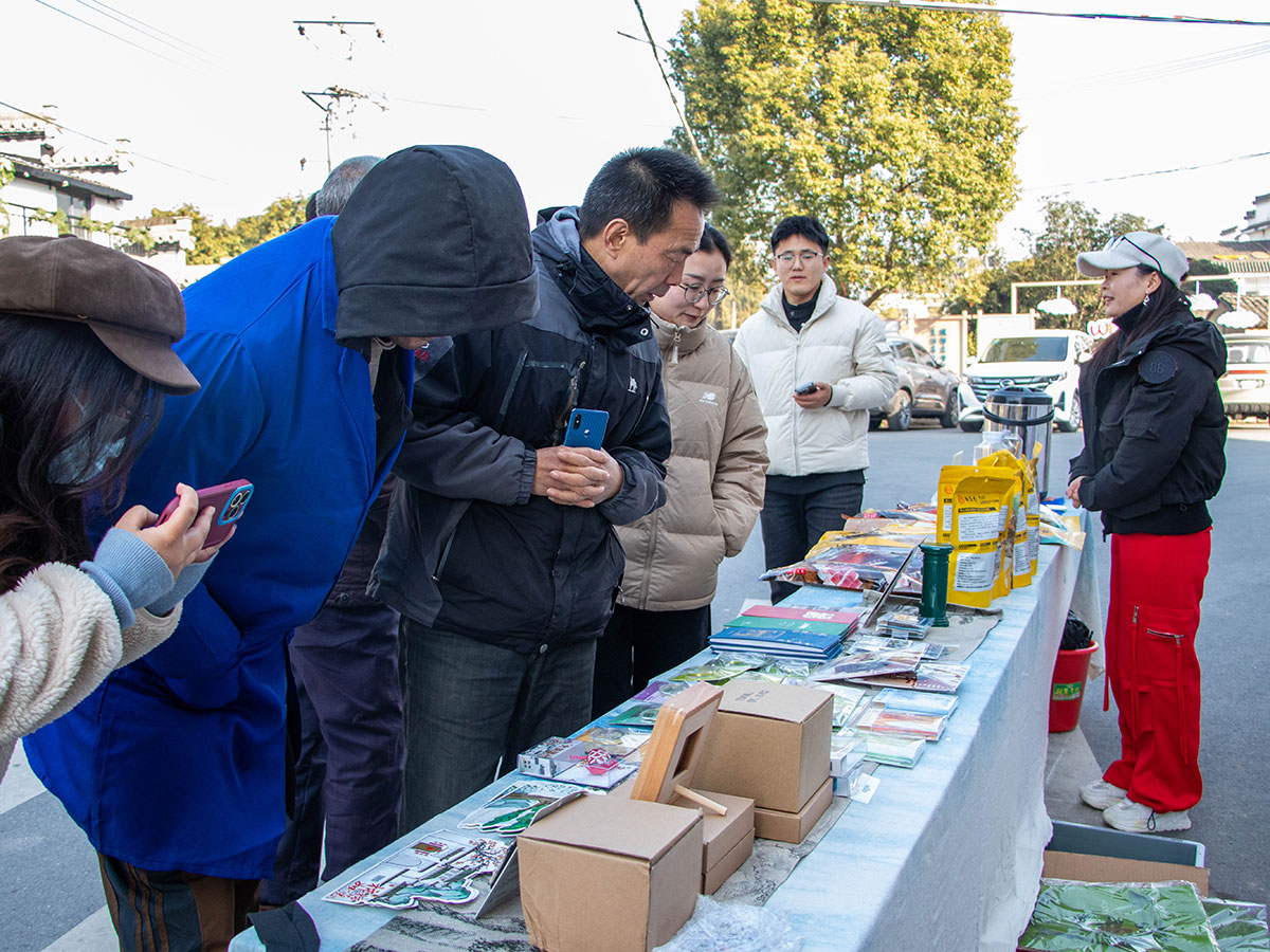 郵政賦能， “四季屯溪玩轉(zhuǎn)鄉(xiāng)村” 活動與 南溪南村“篁南郵局” 共筑鄉(xiāng)村振興夢