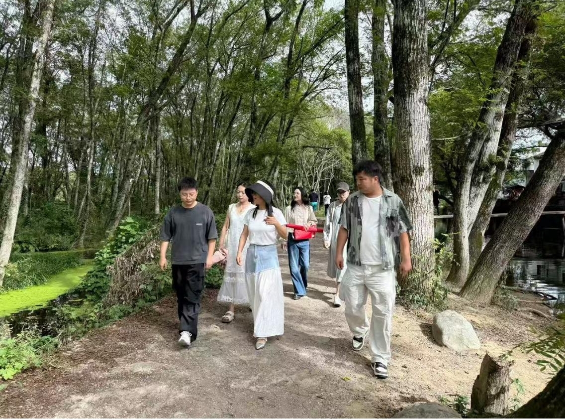 實(shí)地研學(xué)促提升 謀劃發(fā)展啟新程—昱城文旅公司黨支部開展“循‘雙村’賦能跡，謀文旅發(fā)展篇”主題黨日活動(dòng)